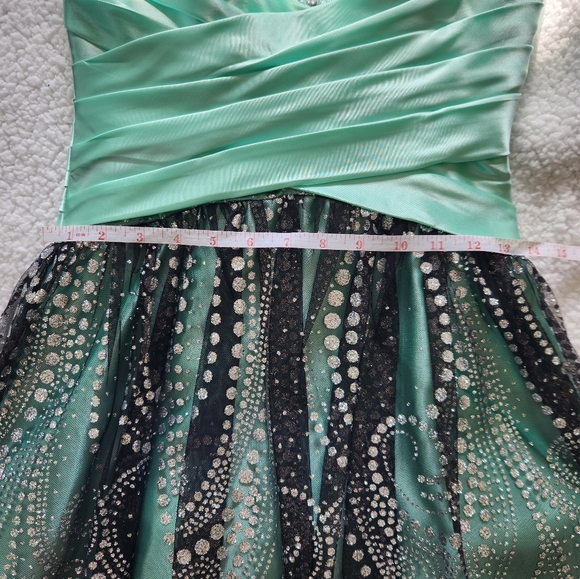 Hailey Logan by Adrianna Papell party dress - Picture 3 of 11